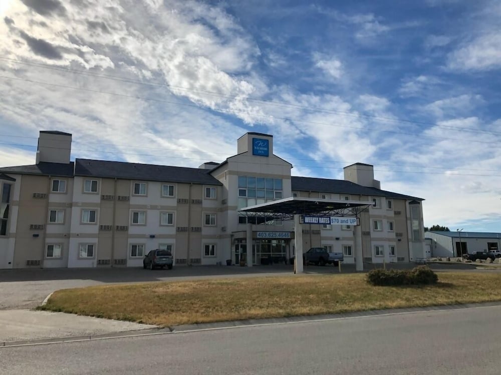 The Wilshire Inn — Claresholm — photo 2