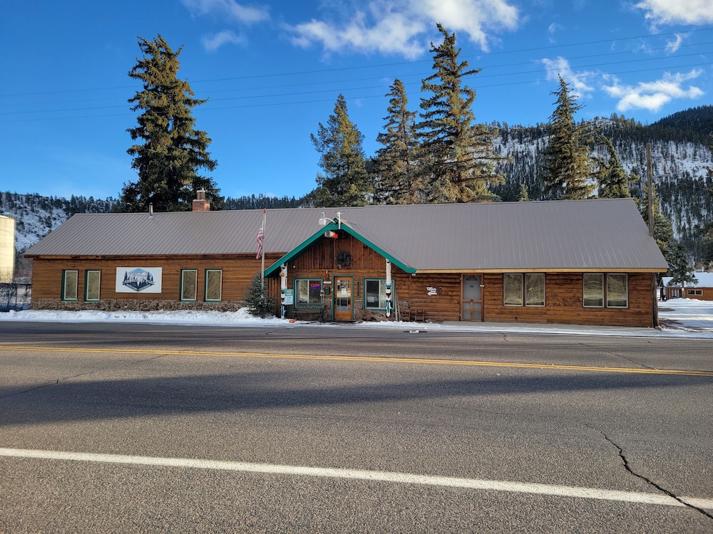 Chinook Cabins & RV Park — 4-Star Luxury Hotel in North Bend, United States