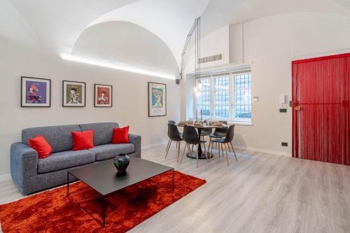 GuestHost La Suite del Regio Chic & Central Apartment — 4-Star Luxury Hotel in Turin, Italy