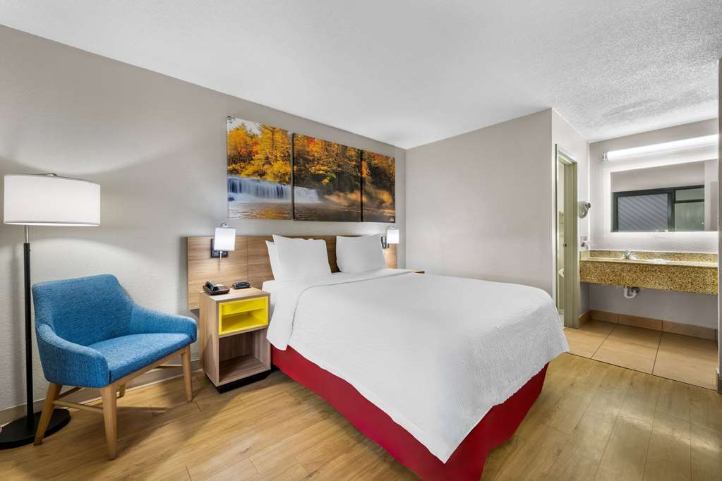 Days Inn by Wyndham Raleigh Midtown - photo 39
