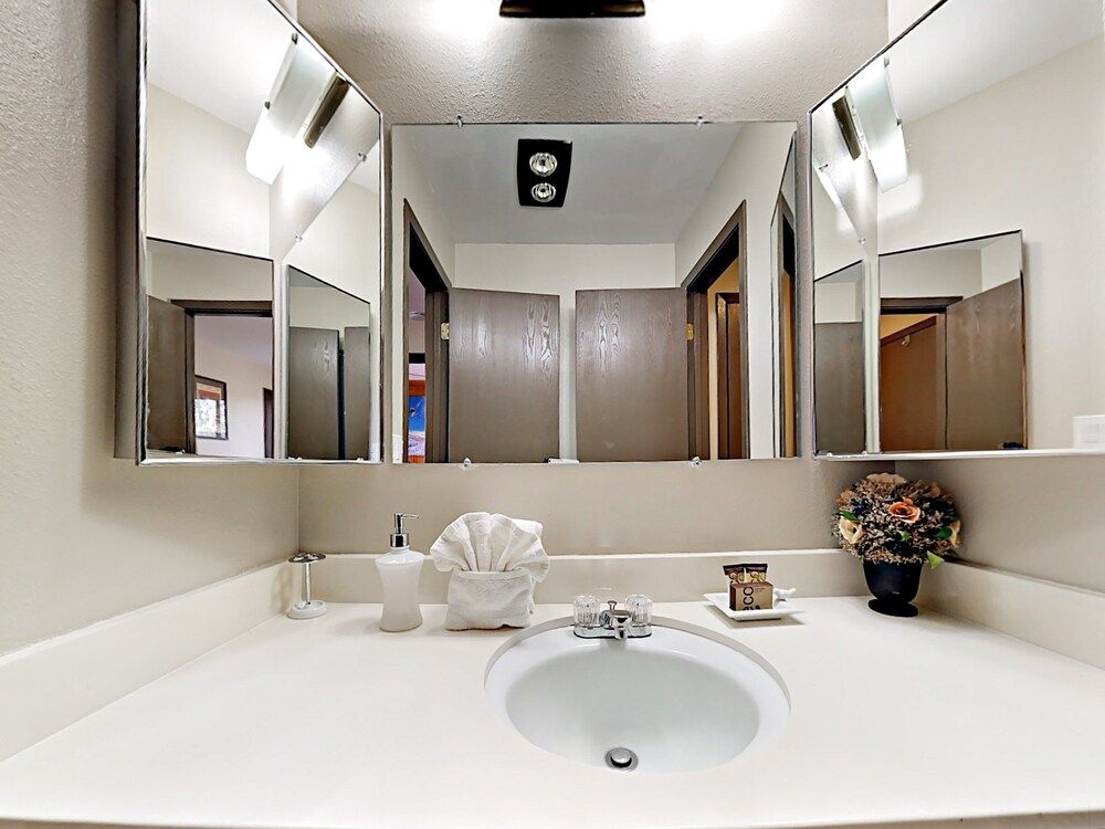 2025 Canyons Resort Drive Condo #S 5 3 Br condo by RedAwning - photo 5