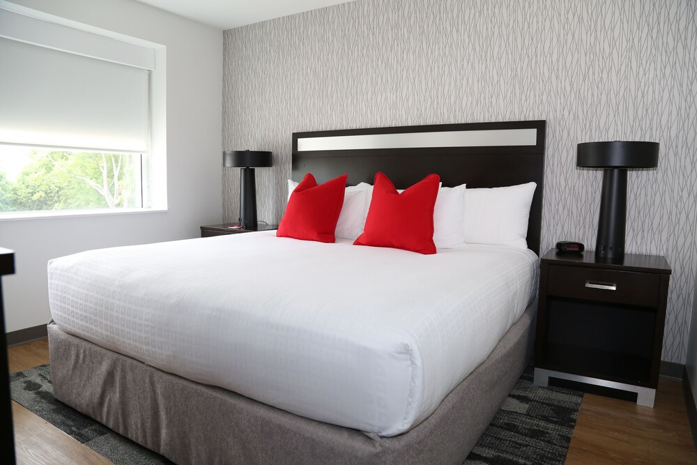 The University of Georgia Center for Continuing Education & Hotel - photo 23