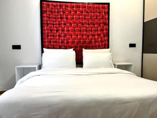 Luxurious Two Bedroom Apartment With Unbeatable City Scenic Views