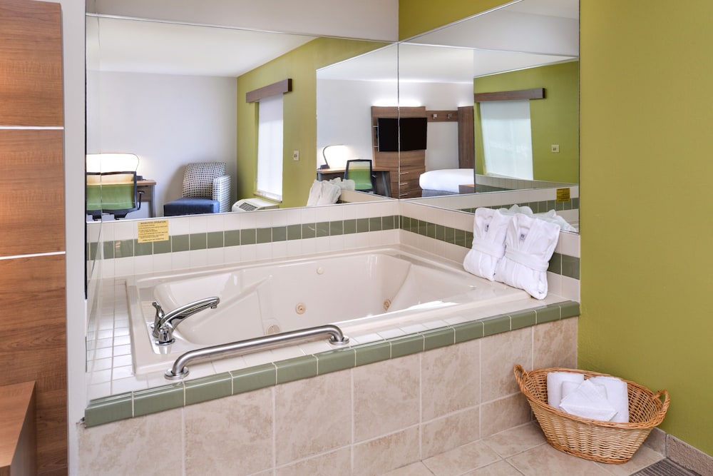 Holiday Inn Express & Suites Parkersburg Mineral Wells by IHG - photo 11