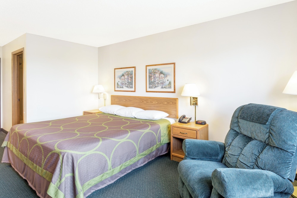 Super 8 by Wyndham Dewitt - photo 9