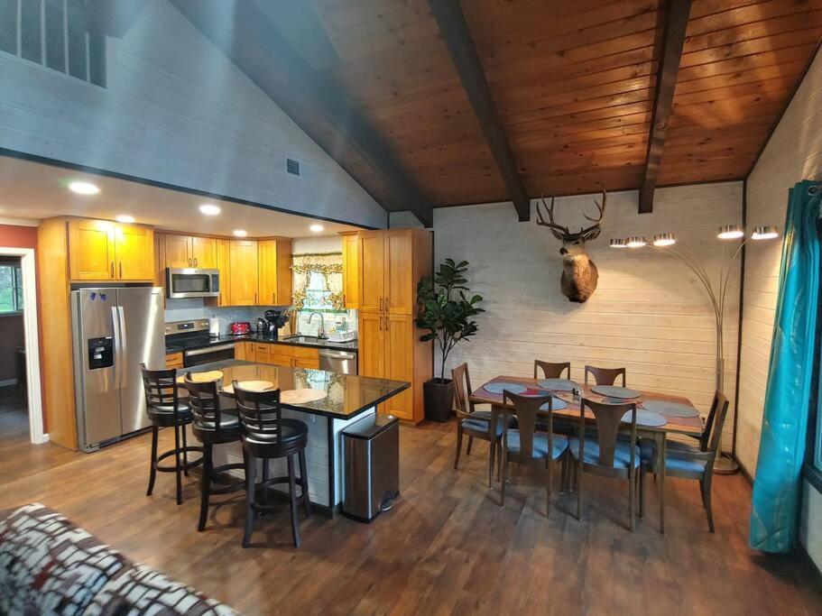 Mountain Cabin near Yosemite — 4-Star Luxury Hotel in Groveland, United States
