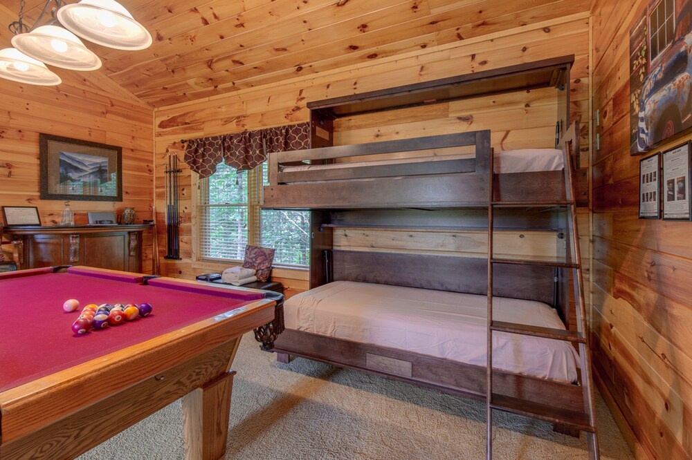 A Great Escape 2 Bedroom Home with Mountain View — 4-Star Luxury Hotel in Gatlinburg, United States