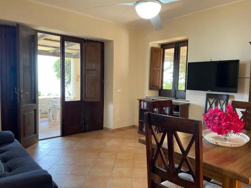 Villa Mimosa — 4-Star Luxury Hotel in Malfa, Italy