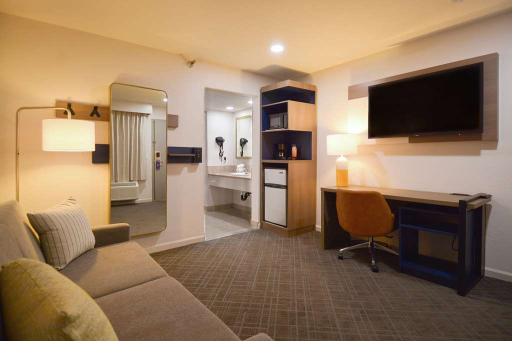 Comfort Inn & Suites Moreno Valley near March Air Reserve Base - photo 23