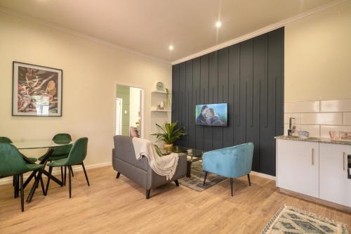 Hampton Collection Modern 1 or 2 Bedroom Serviced Apartment with Pool — 5-Star Luxury Hotel in Durban, South Africa