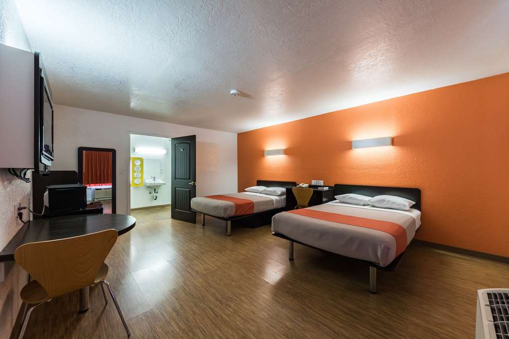 Motel 6 Uvalde TX - photo 13