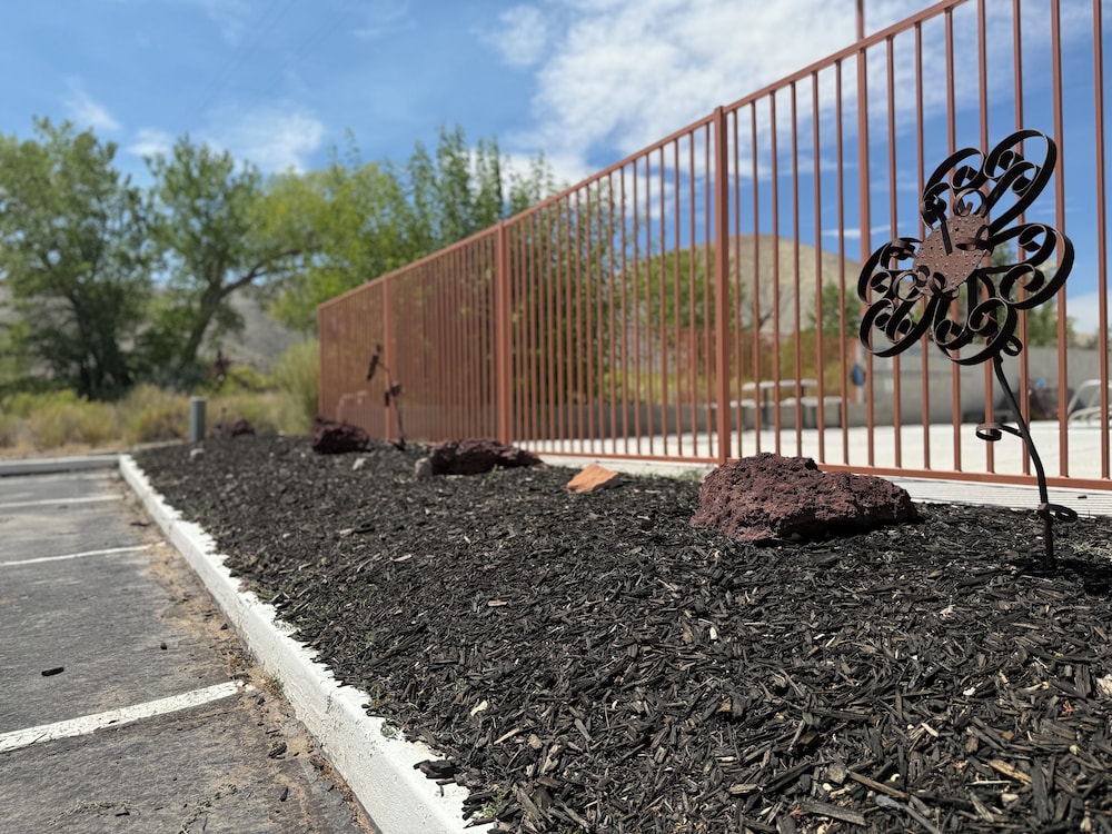 Cathedral Valley Inn - photo 18