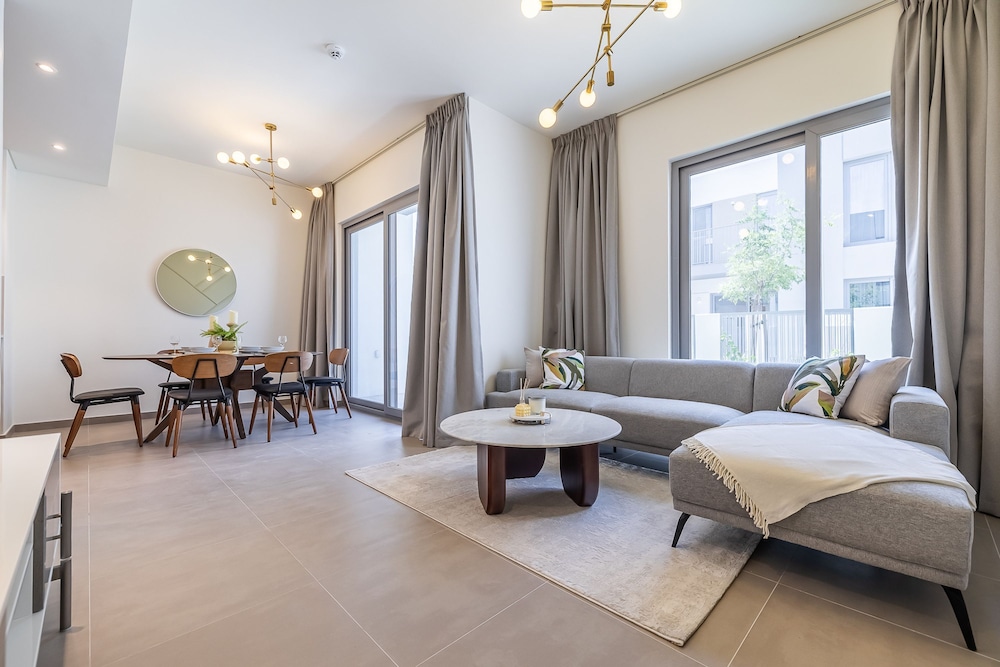 Exclusive Spacious Villa I Garden I Maid Room — 4-Star Luxury Hotel in Dubai, United Arab Emirates