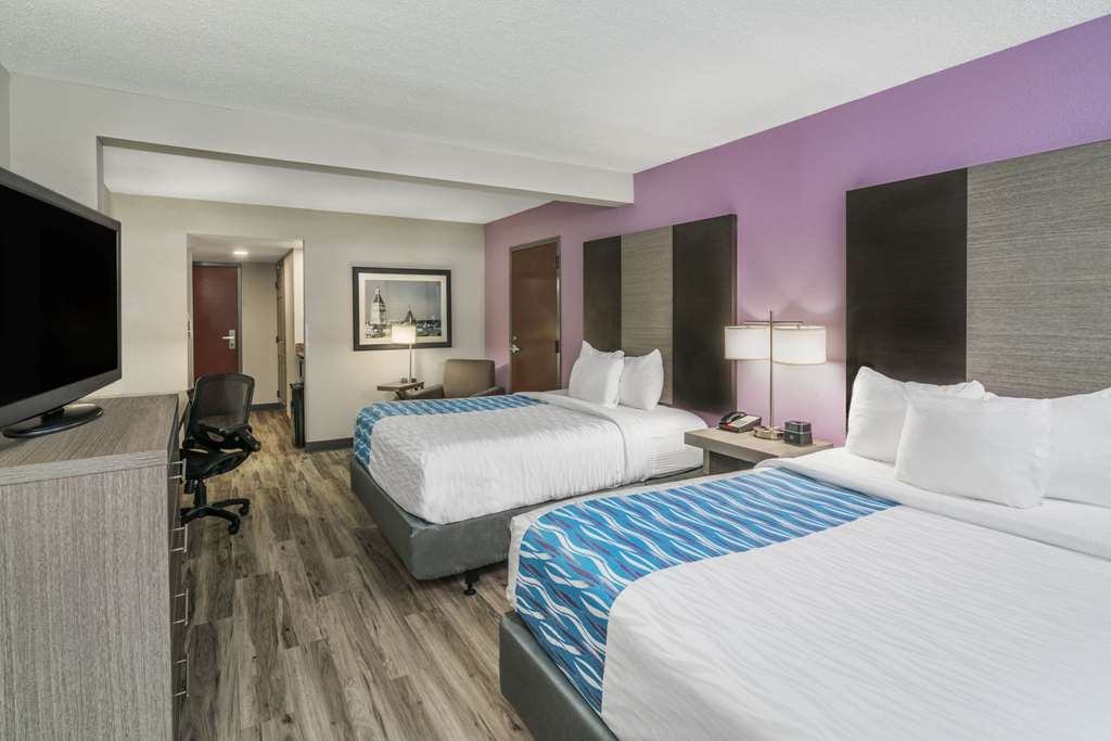 La Quinta Inn & Suites by Wyndham Clarksville - photo 9