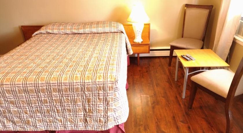 Maple Leaf Motel — Norfolk County — photo 2