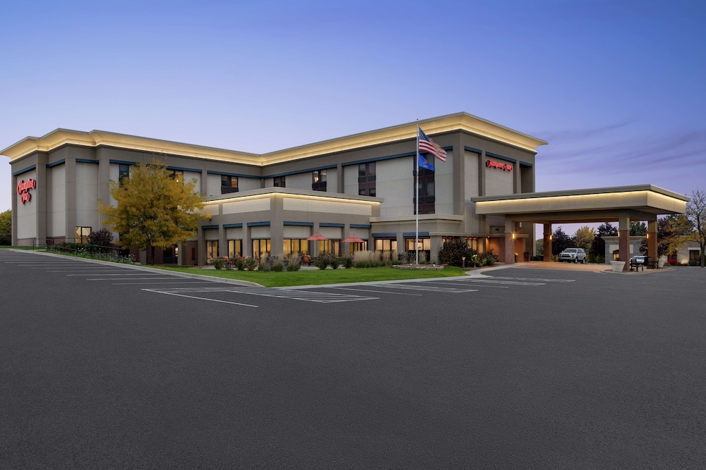 Hampton Inn Milwaukee Brookfield - photo 42