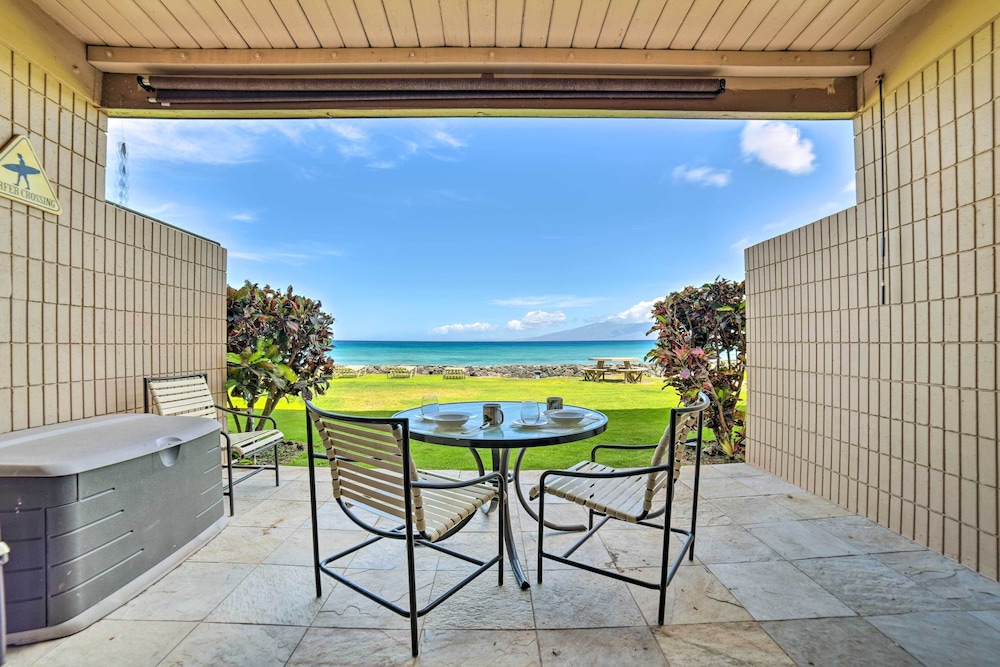 Beachfront Condo Sunset Views and Pool Access — 4-Star Luxury Hotel in Napili-Honokowai, United States