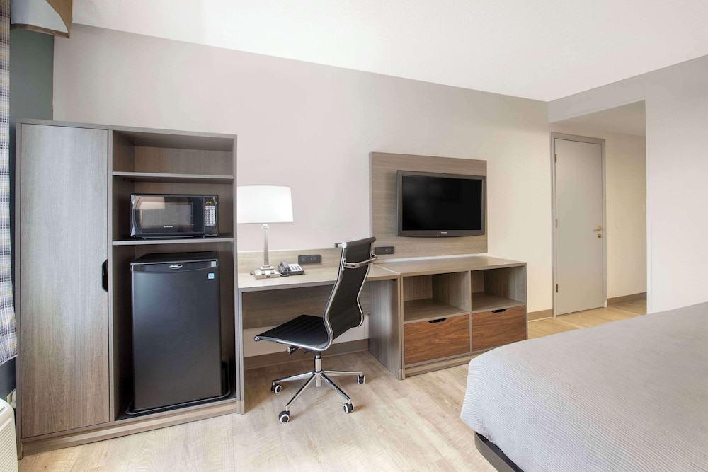 Quality Inn Newton at I 80 - photo 7