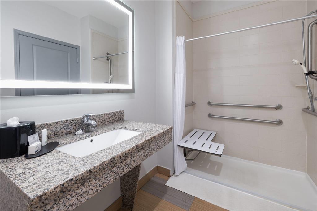 La Quinta Inn & Suites by Wyndham Muskogee - photo 25