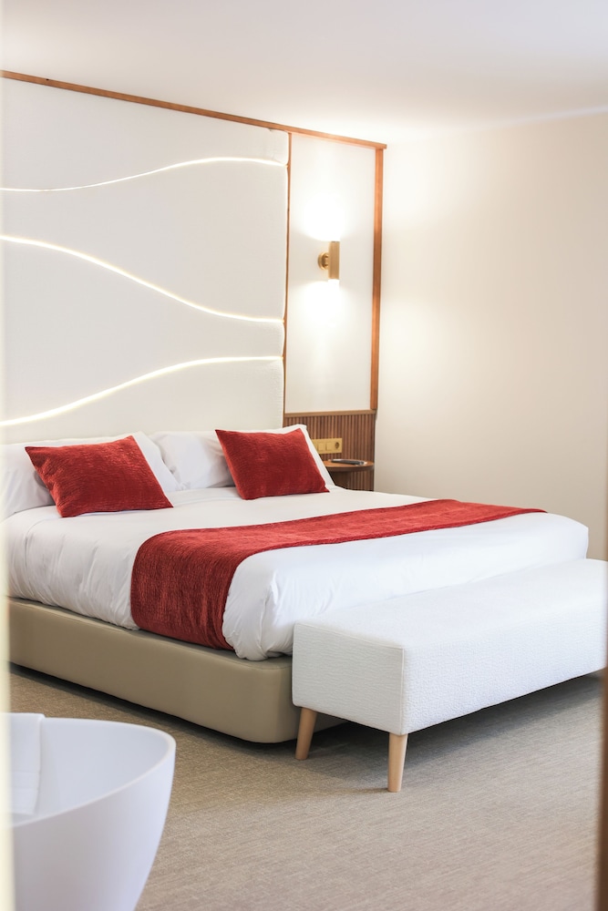 Hospedium Hotel A Mar — 4-Star Luxury Hotel in Villafranca De Los Barros, Spain