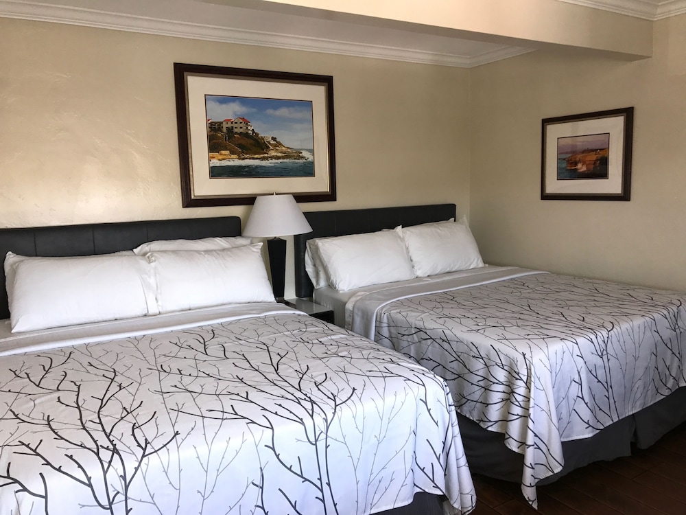 Ocean Beach Hotel - photo 6