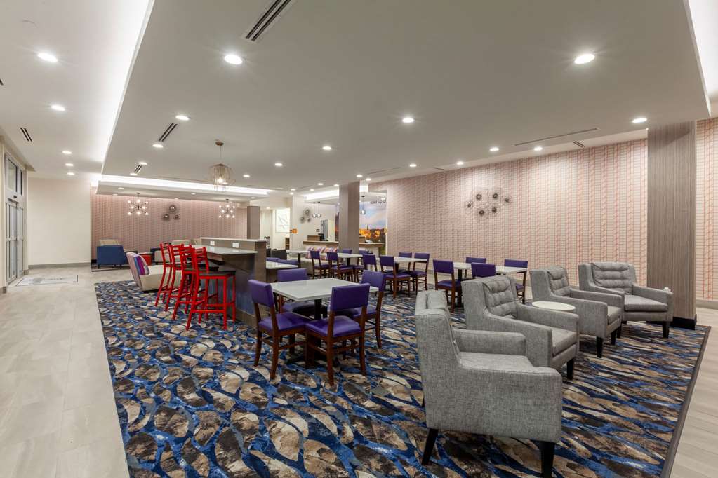 La Quinta Inn & Suites by Wyndham Lafayette Oil Center - photo 30