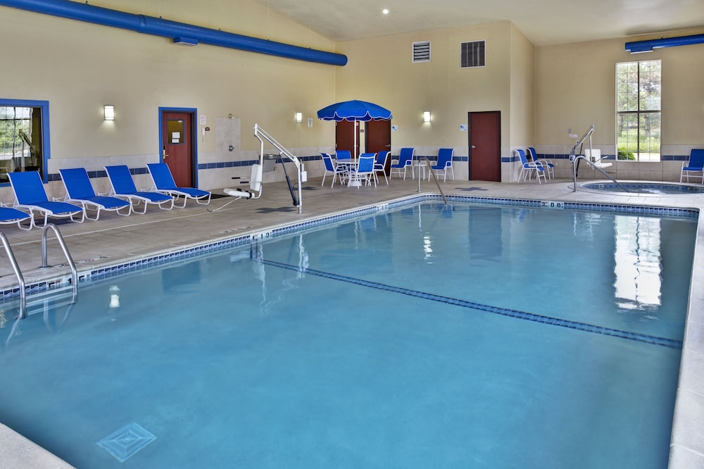 Holiday Inn Express Hotel & Suites Woodhaven by IHG - photo 40