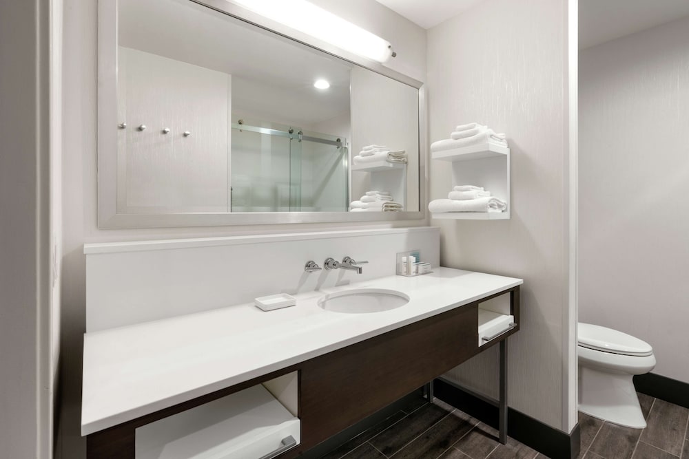 Hampton Inn & Suites Spokane Downtown South - photo 36