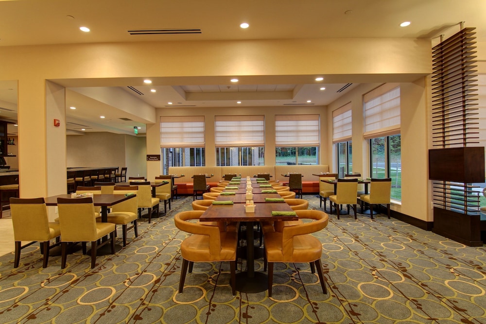 Hilton Garden Inn Woodbridge - photo 4