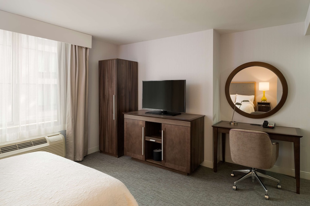Hampton Inn Manhattan Times Square South - photo 12