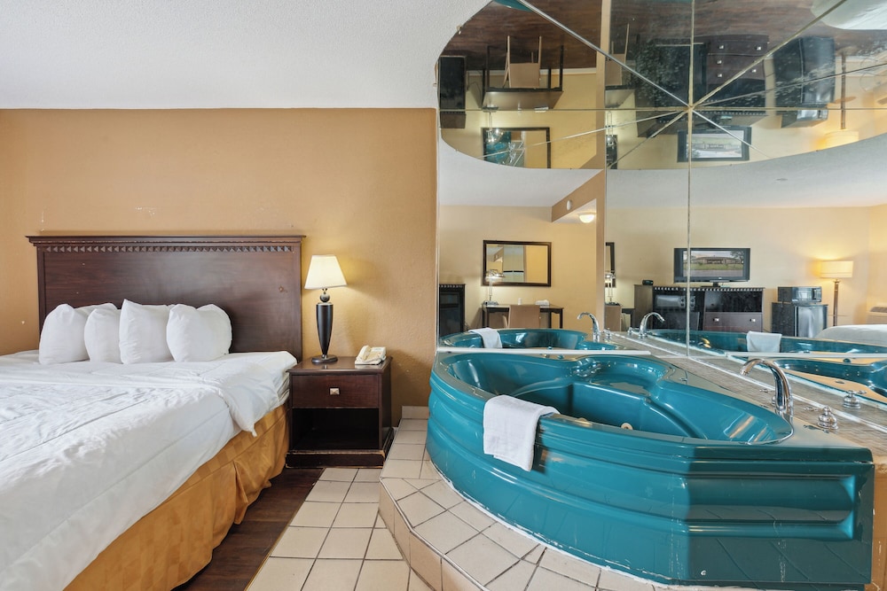 Days Inn by Wyndham Toledo - photo 19