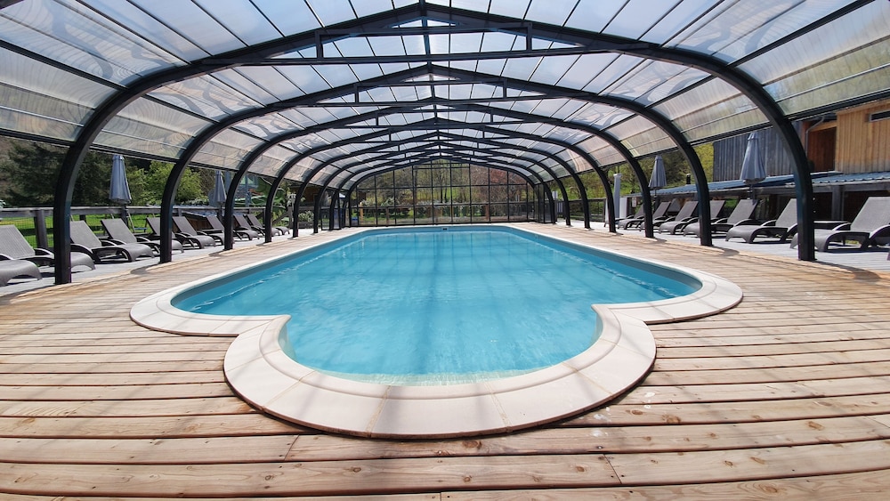 Camping les Vernières — 5-Star Luxury Hotel in La Bourboule, France