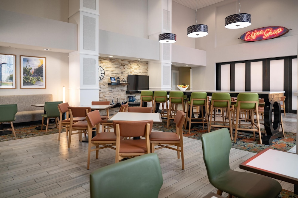 Hampton Inn & Suites La Crosse Downtown - photo 40
