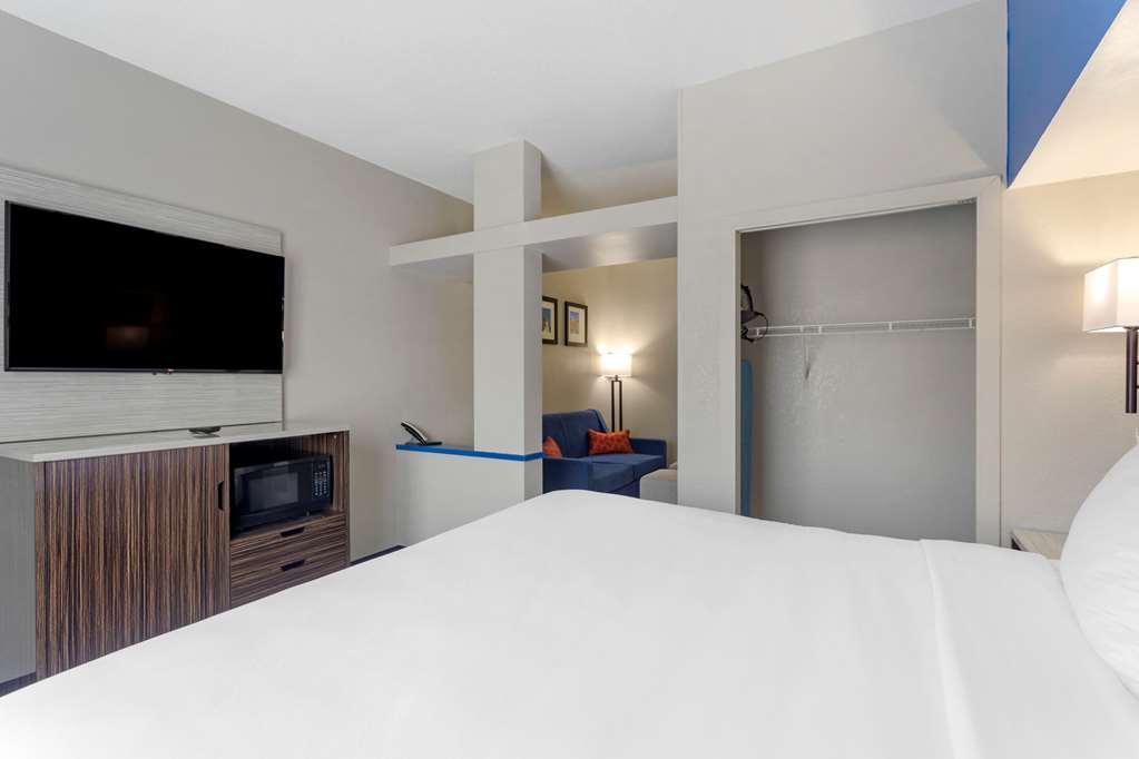 Comfort Inn & Suites Memphis East - photo 20