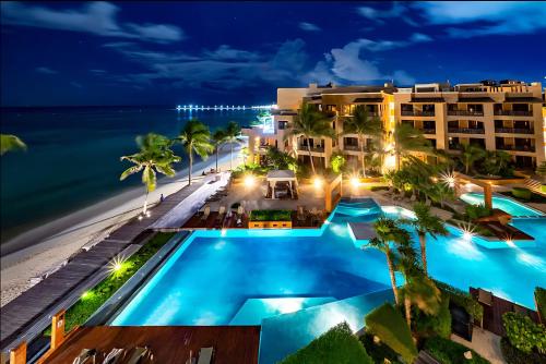 Faro 201 Beachfront apartment with ocean view close to 5th Av — 4-Star Luxury Hotel in Playa Del Carmen, Mexico