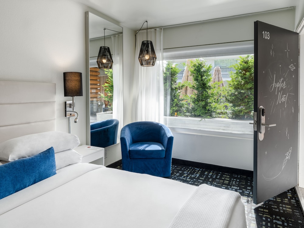 Jupiter Hotel - photo 10