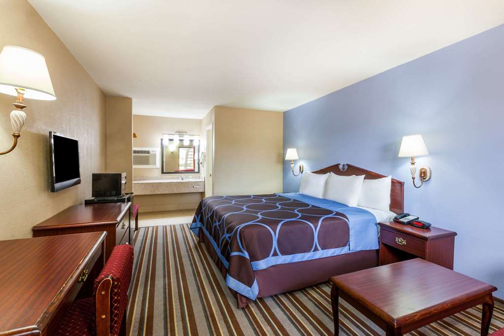 Super 8 by Wyndham Mt. Pleasant TX - photo 8