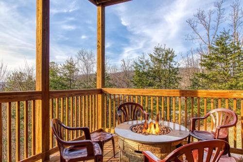 Mountains 4 Miles Panoramic Views Hot Tub & Fire Pit near Pigeon Forge - photo 22