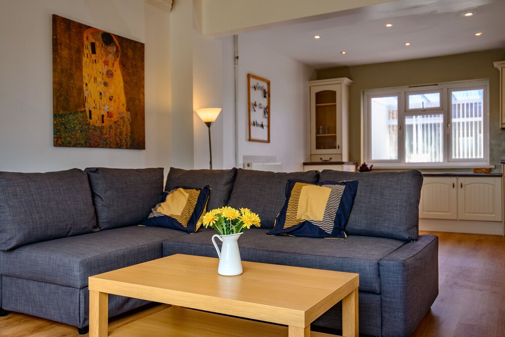 Carys Serviced Accommodation in Swansea, United Kingdom