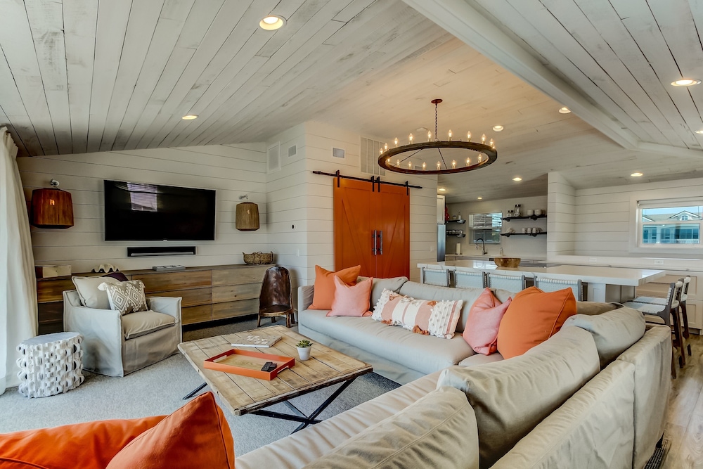 Yellow Oceanfront Hotel Room With Spectacular View of Atlantic Ocean by Redawning - photo 10