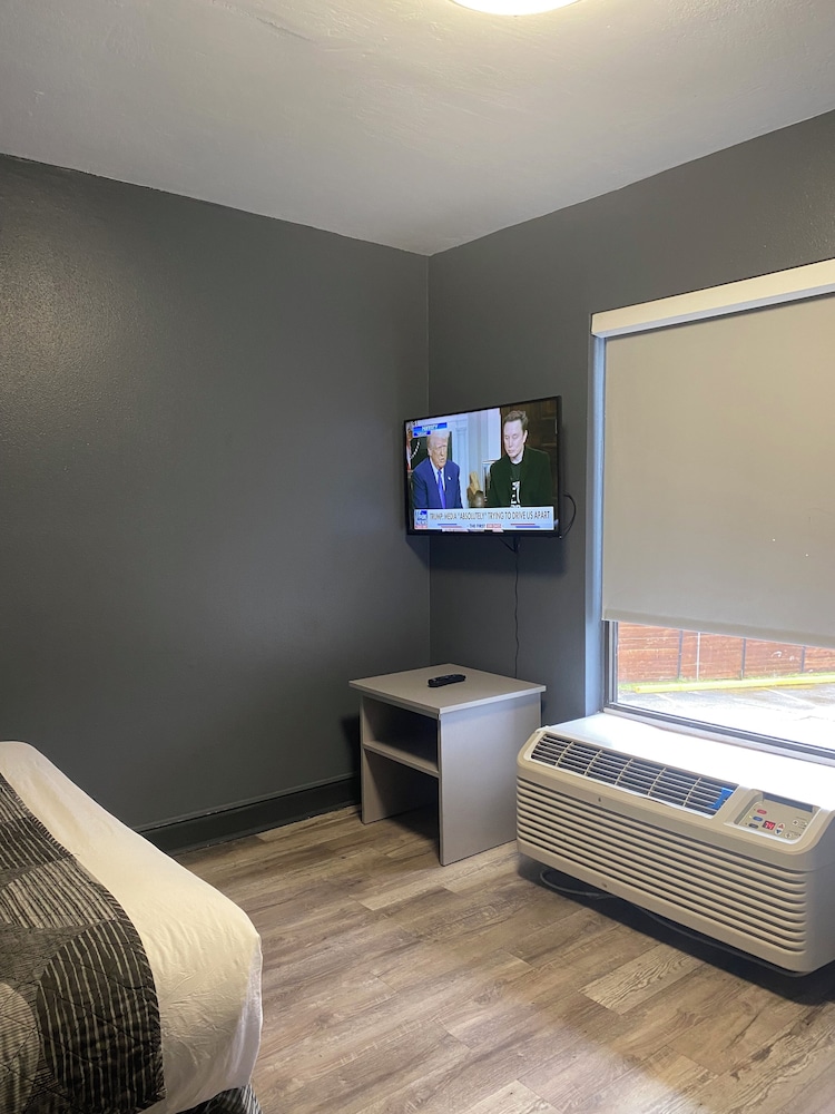 Hotel 10 Extended Stay - photo 8