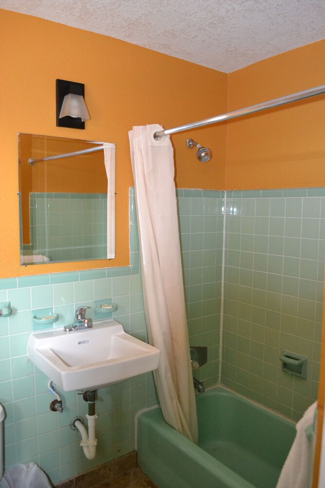 Atlantic Economy Inn - photo 16