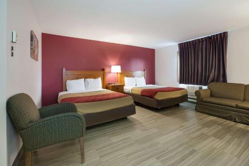 Econo Lodge Inn & Suites Escanaba North - photo 9