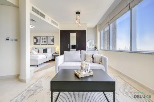 Calm Studio at Sky Gardens DIFC by Deluxe Holiday Homes — 4-Star Luxury Hotel in Dubai, United Arab Emirates