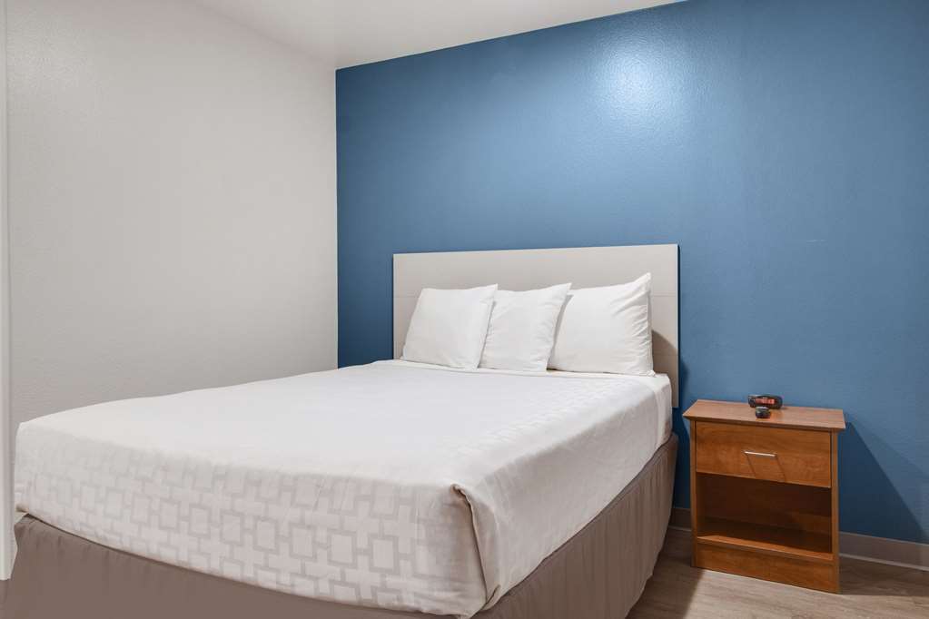 WoodSpring Suites Conroe - photo 12