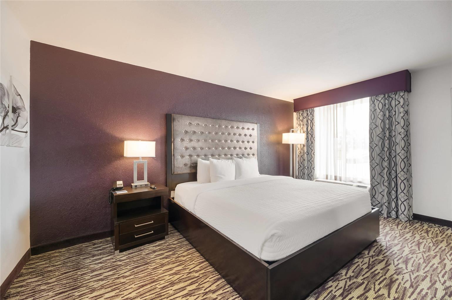 Clarion Inn & Suites Across From Universal Orlando Resort - photo 8