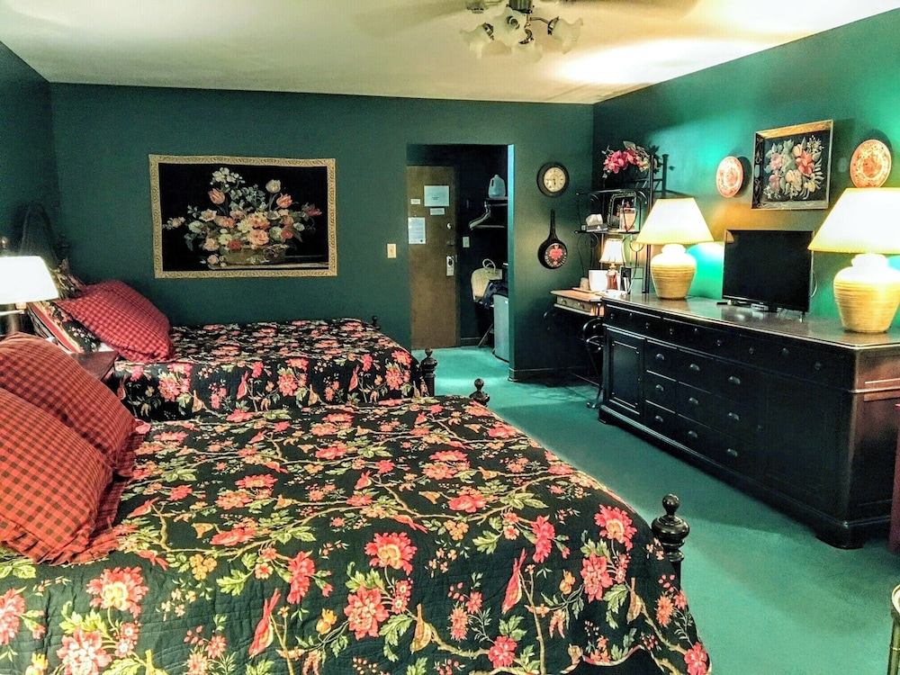 Victorian Inn Elkhart Lake Wisconsin - photo 33
