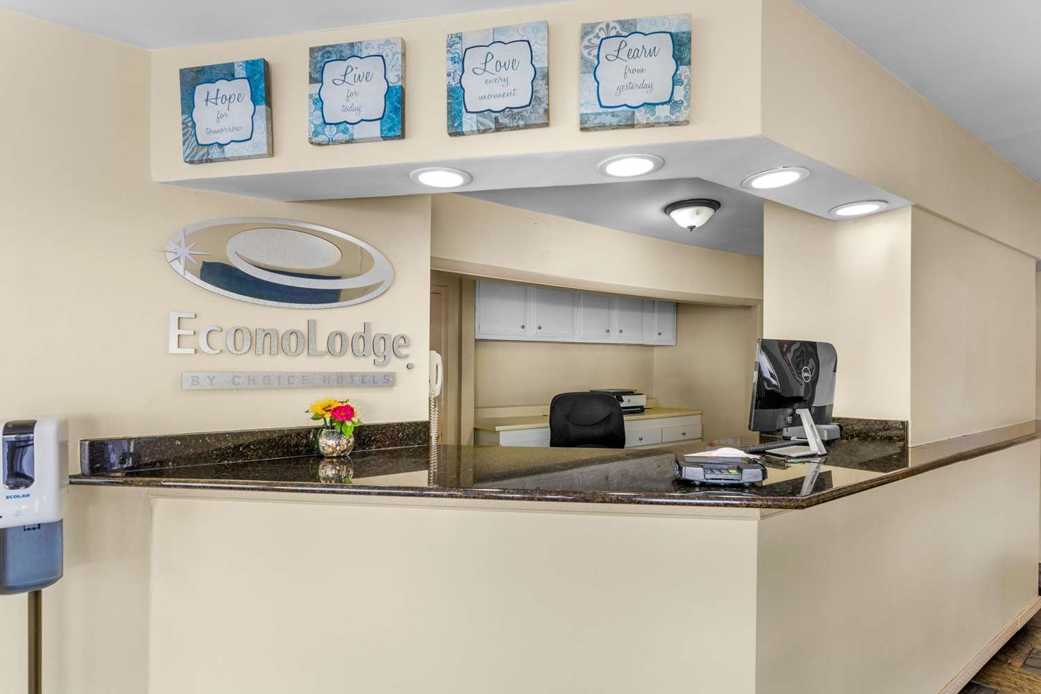 Econo Lodge Lynchburg VA - photo 15