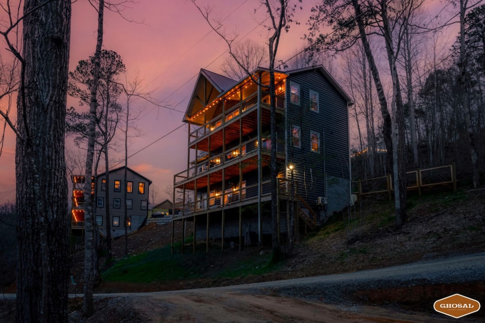 Tranquil Mountain Getaway By Ghosal Luxury Lodging - photo 54
