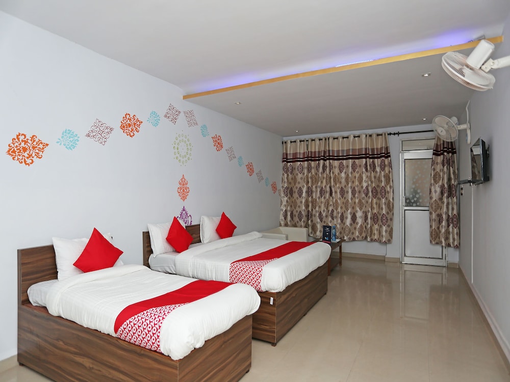 OYO 18501 The Palms Resort - carbon neutral hotel in Allahabad
